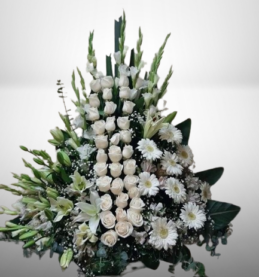 arreglo fúnebre piramidal con rosas blancas premium y gladiolas
