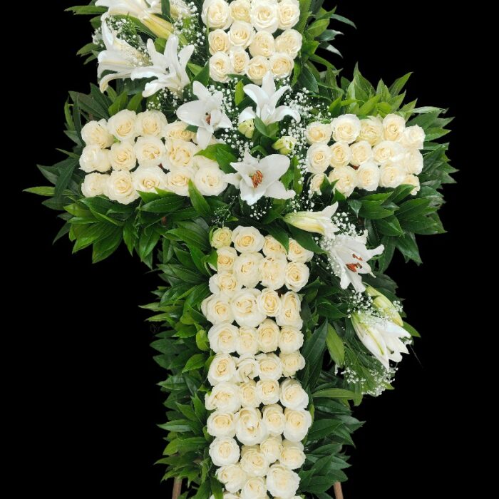 cruz funebre cdmx de rosas blancas y liliums sobre pedestal