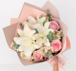 Ramo Destello de Luz | Rosas Rosas y Lilis Blancas