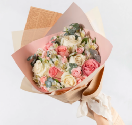 Ramo Melodía Vintage | Rosas Rosas y Blancas Premium