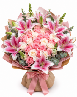 Ramo de Lilis y rosas blancas y rosas elegantes envuelto en elegante papel coreano - FloresHoy CDMX